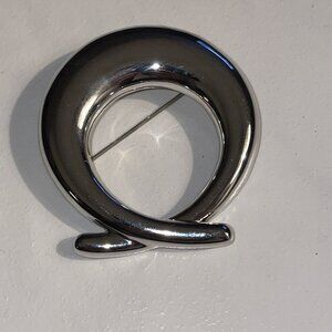 Vintage Signed‎ MONET Silver Tone 2” Pin Brooch Pin Ribbon Swirl Shiny SL34
